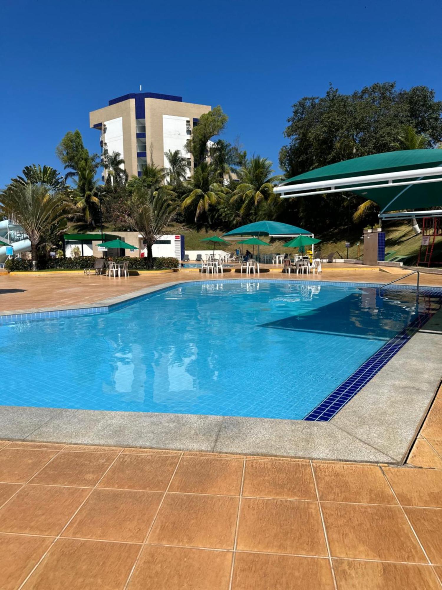 Apartamento Enseada Nautico Ap Terreo Com Churrasqueira 5 Pessoas